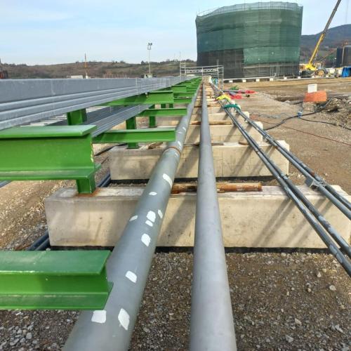 AEF9FE12-179D-41C3-BD78-5DCA1B402D45